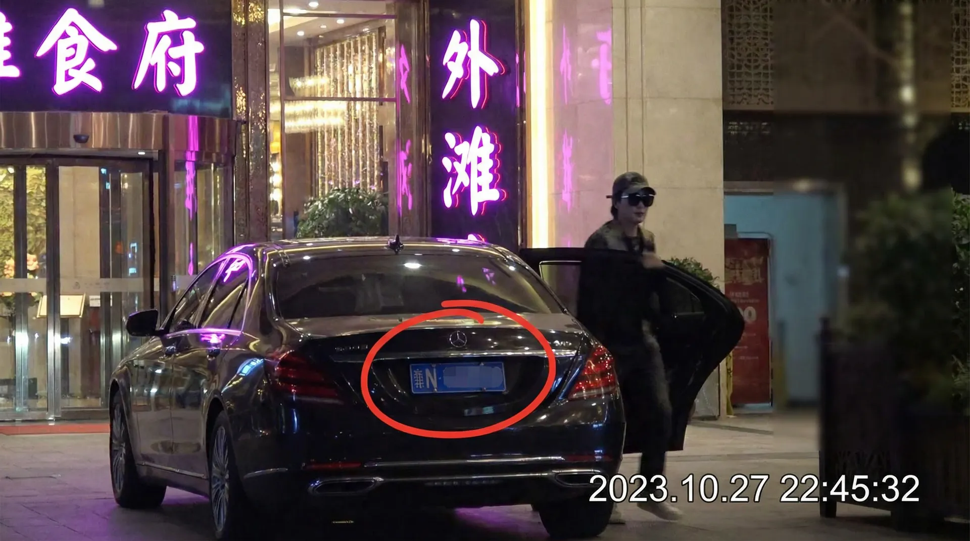 牛牛体育平台 - 豪车餐厅外偷拍